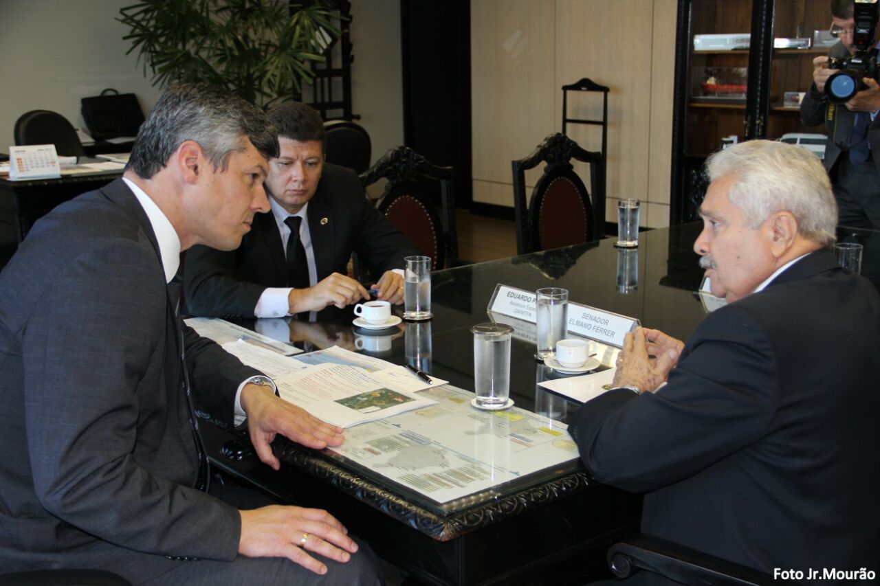 Senador Elmano Ferrer com o ministro dos Transportes, Valter Casimiro