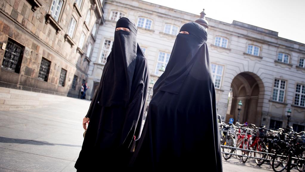 Dinamarca proíbe véu islâmico