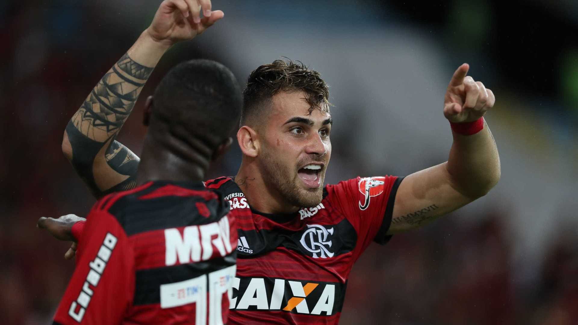 Flamengo segue liderando o campeonato.