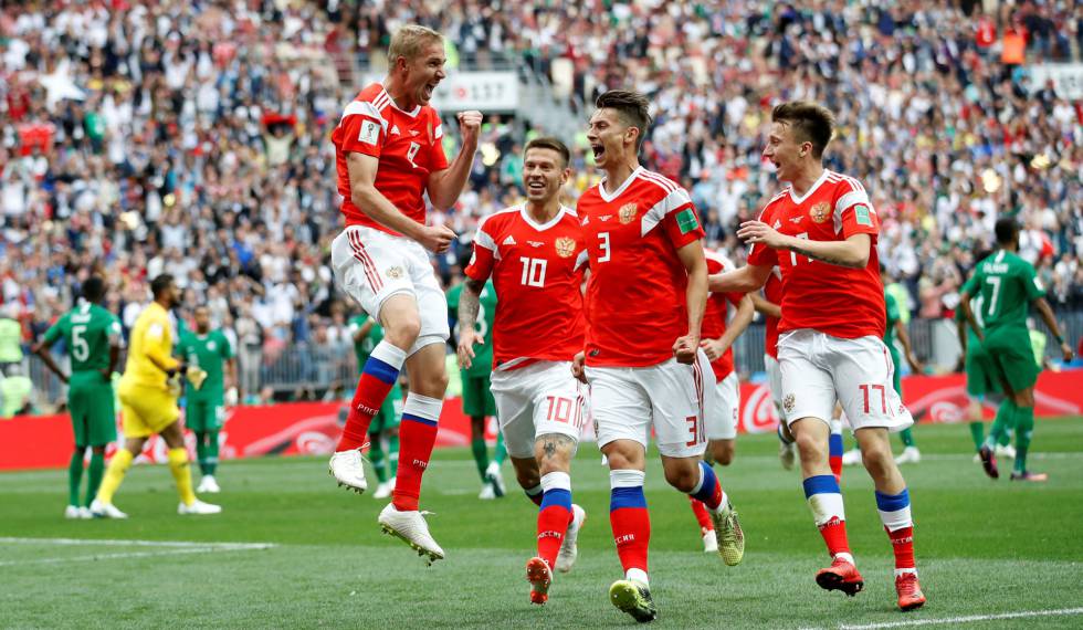 Gazinskiy da Rússia comemora gol contra Arábia Saudita
