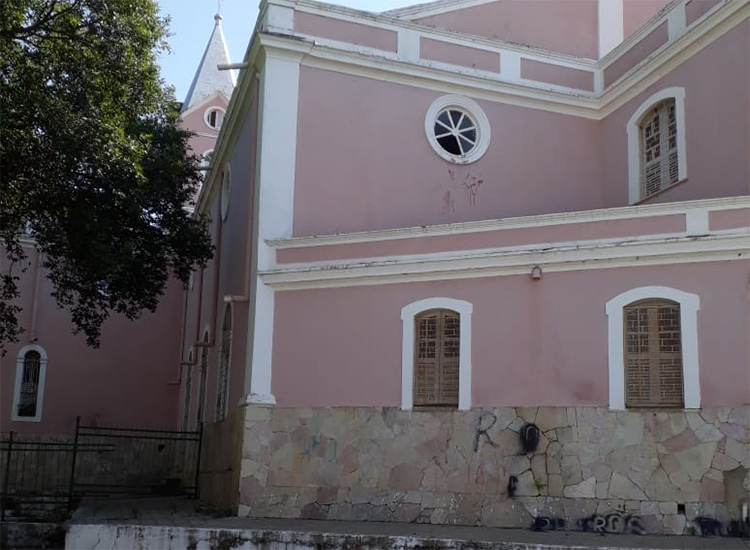 Igreja da Praça Saraiva é alvo de vandalismo