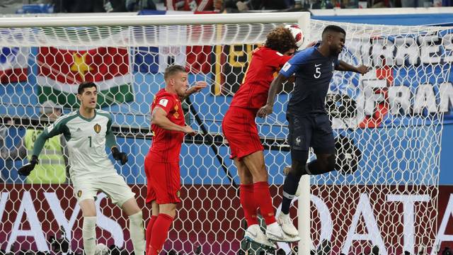 Umtiti vence marcação de Fellaini e marca primeiro gol da França contra a Bélgica