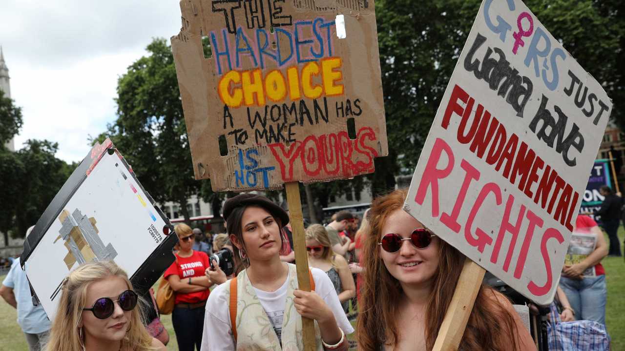 Mulheres inglesas lutam para fazer aborto