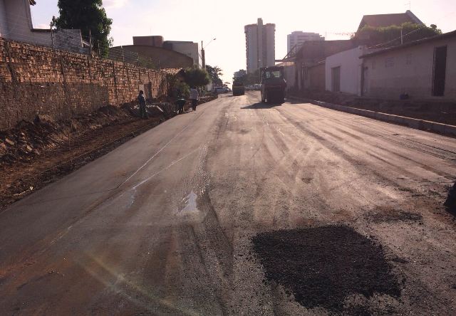 Novo trecho da avenida Lindolfo Monteiro recebe pavimentação asfáltica