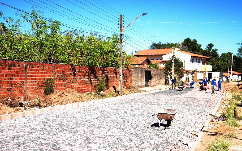Pavimentação de rua no bairro Ininga