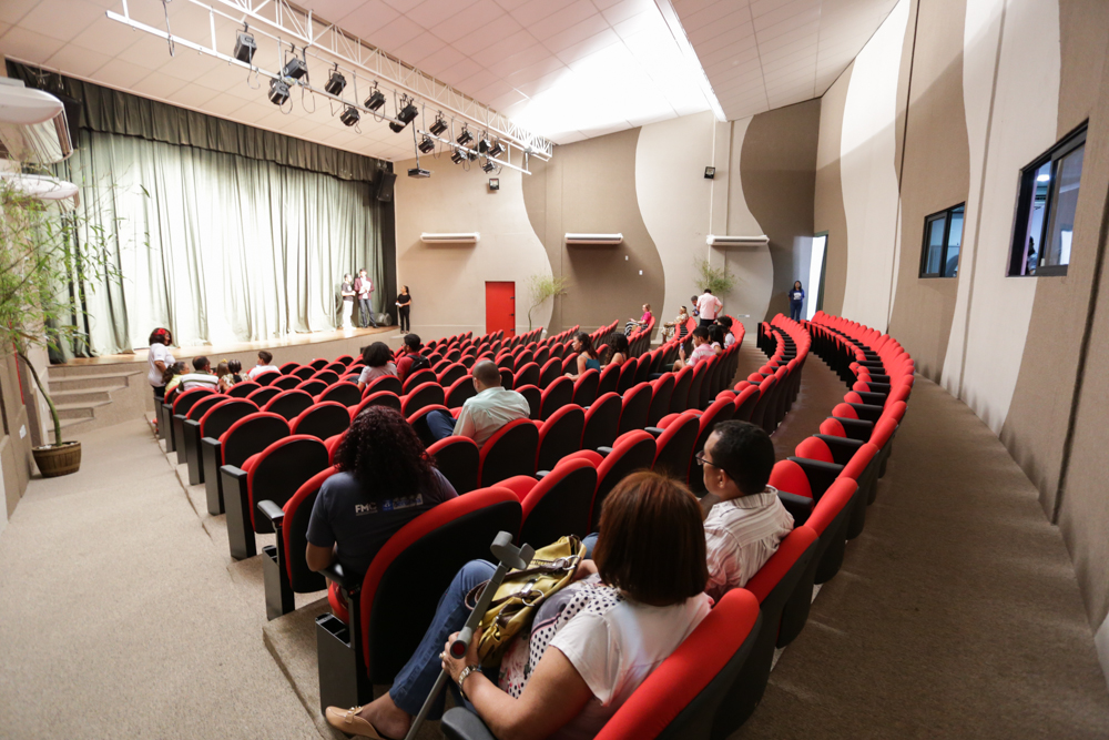 Teatro João Paulo II é reinaugurado com festa de cultura