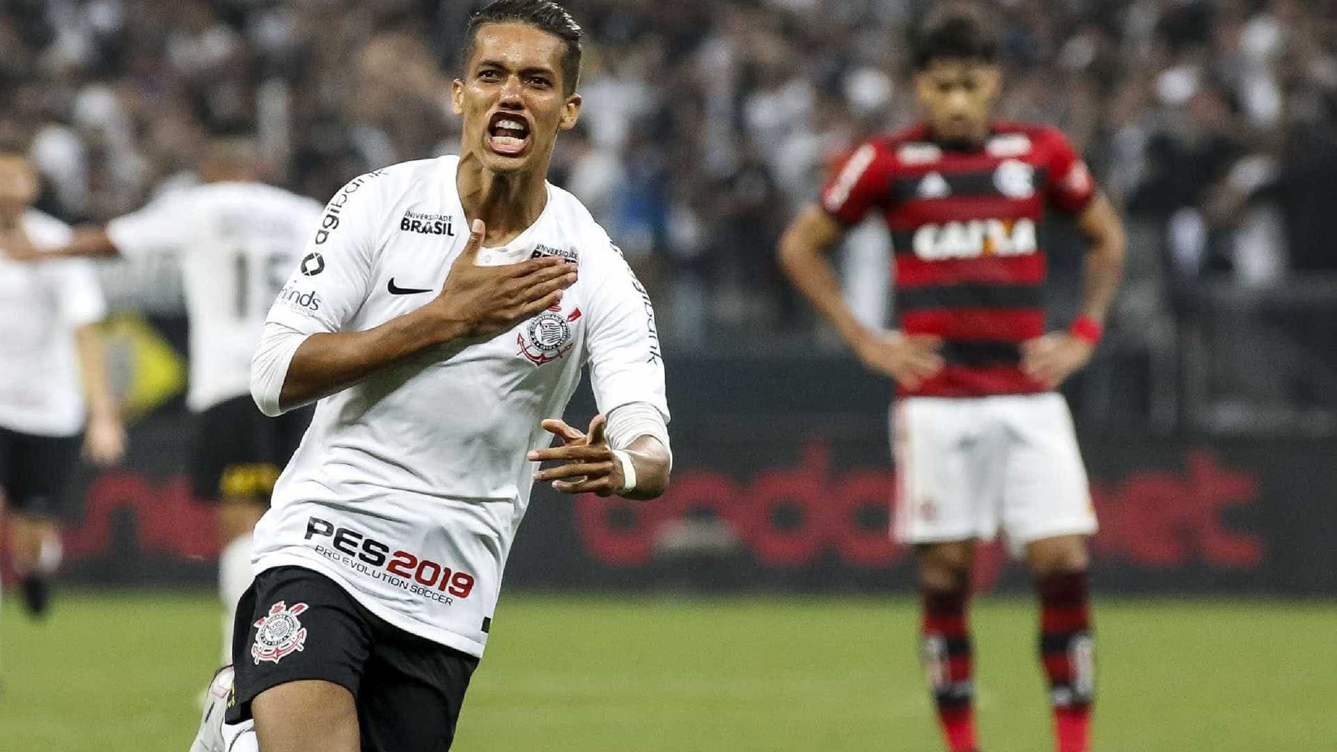 Corinthians vence Flamengo po 2 a 1.