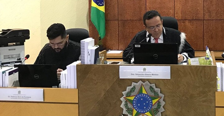 O procurador regional eleitoral, Patrício Noé Fonseca, com o desembargador Sebastião Ribeiro Martins