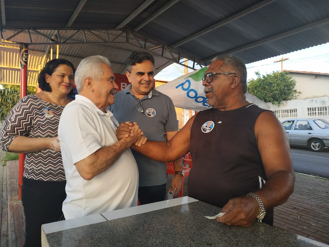 Senador Elmano Ferrer visita bairros da região do Promorar, em Teresina