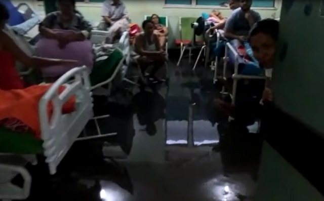 Enfermarias do hospital de Picos são atingidas pela água da chuva