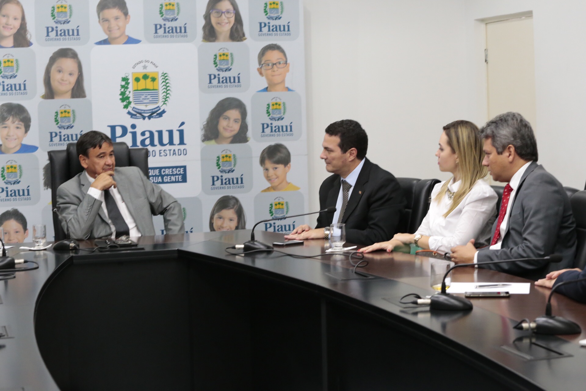 Governador do Piauí, Wellington Dias, com a direção da OAB-PI