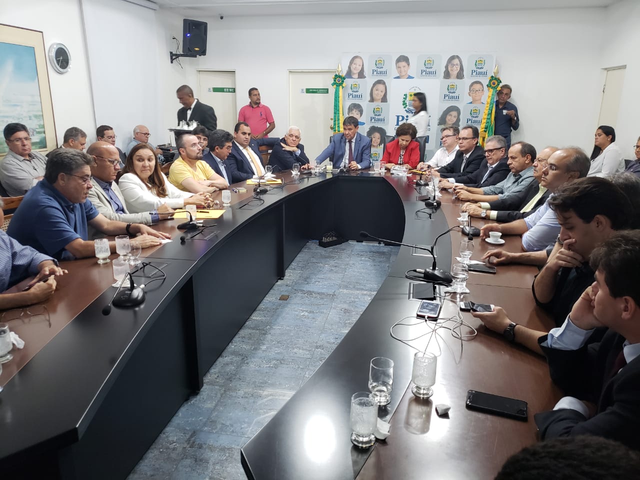 Bancada reunida com o governador do Piauí, Wellington Dias