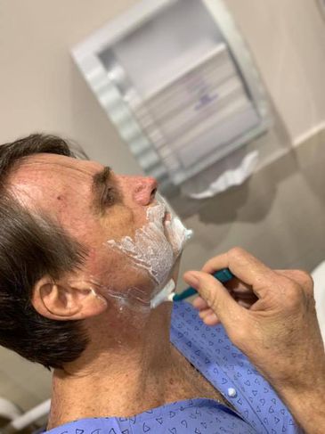 Bolsonaro faz a barba