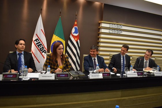Governador apresenta em São Paulo PPP das miniusinas de energia solar