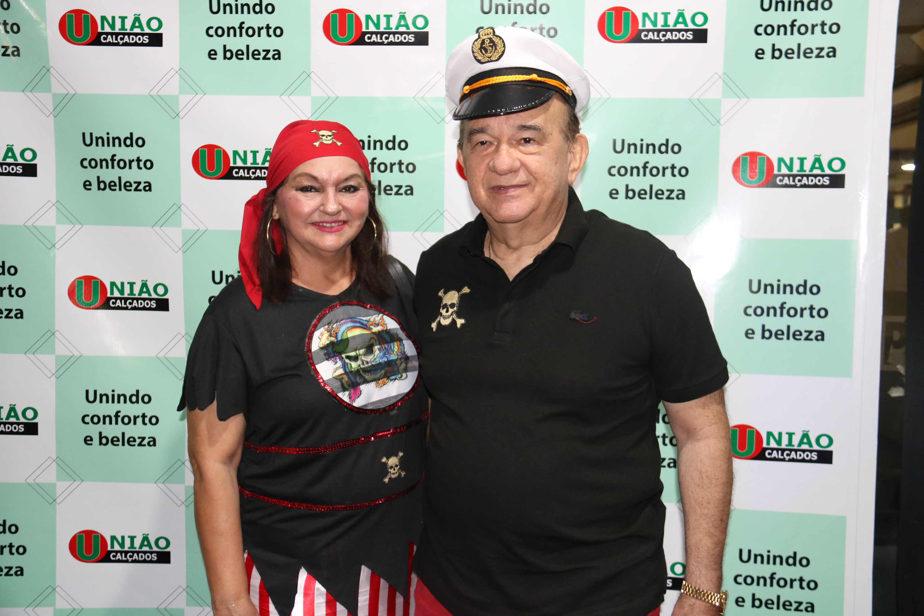 O Comodoro Gilson Vasconcelos com sua esposa Zuíta Vasconcelos prestigiando a primeira prévia do clube.