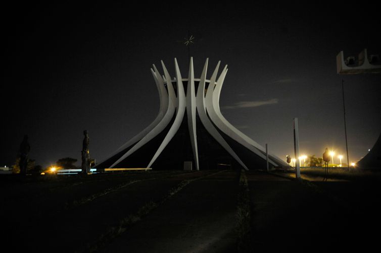 A Catedral de Brasília é um dos monumentos brasileiros que ficam às escuras na Hora do Planeta