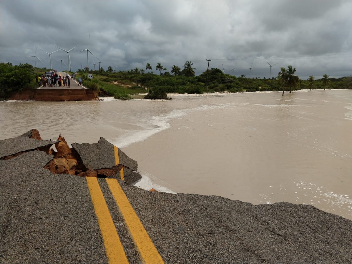 A rodovia de acesso ao município de Icaraí está cortada