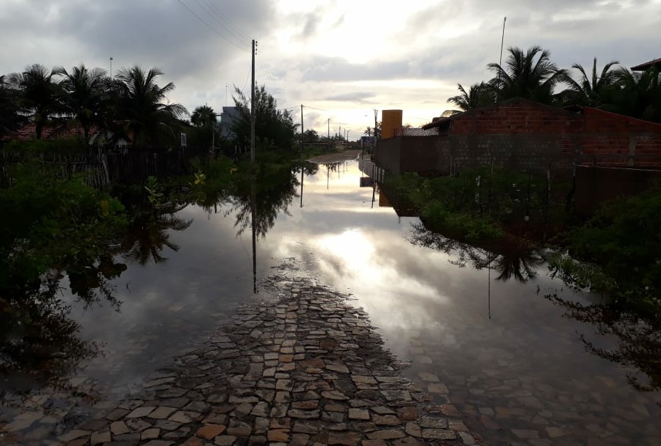 A rua da pousada Orla Piauí está alagada