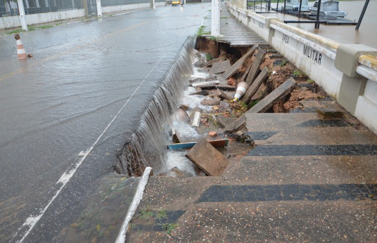 Fortes chuvas causam estragos em Parnaíba