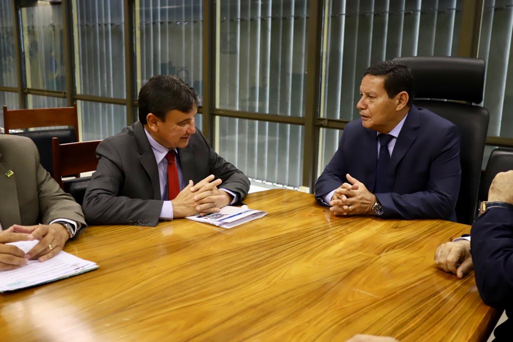 Governador Wellington Dias com o vice-presidente Mourão