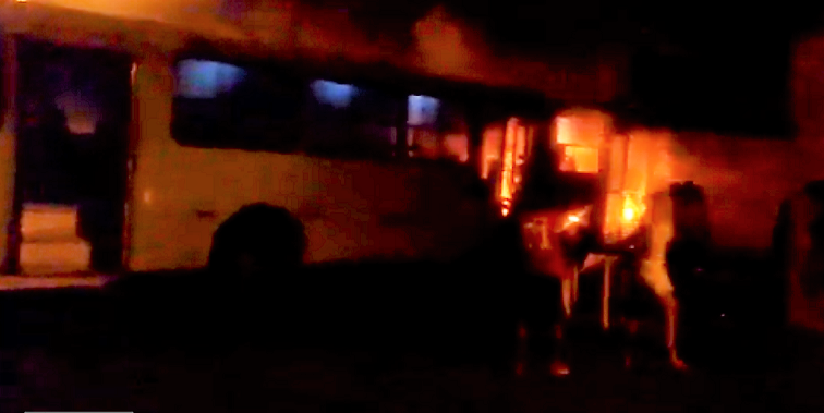 Ônibus é incendiado na zona Sul de Teresina