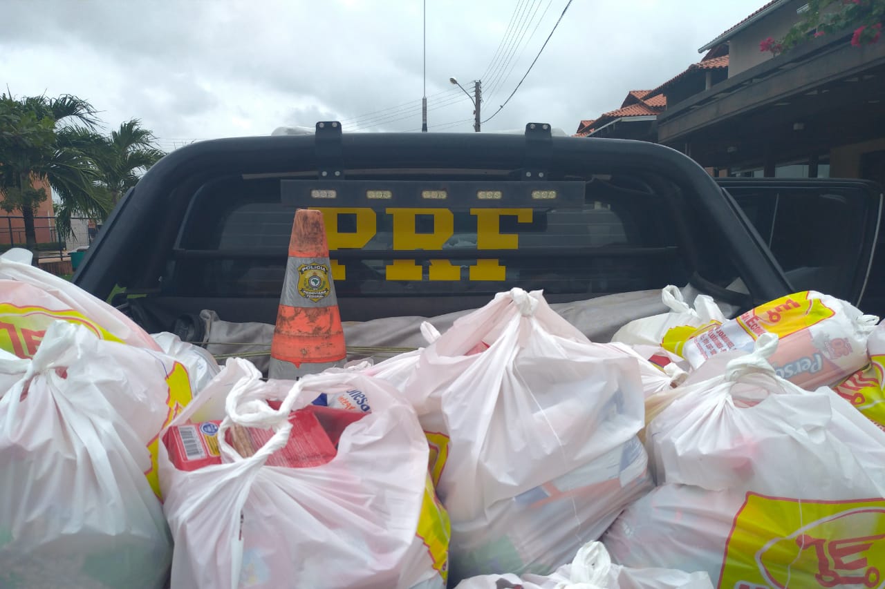 PRF entrega donativos para famílias desabrigadas em Parnaíba
