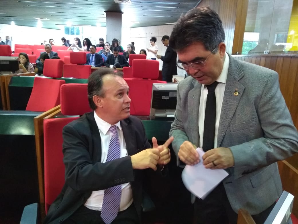 Ricardo Pontes e Francisco Limma no Plenário da Alepi