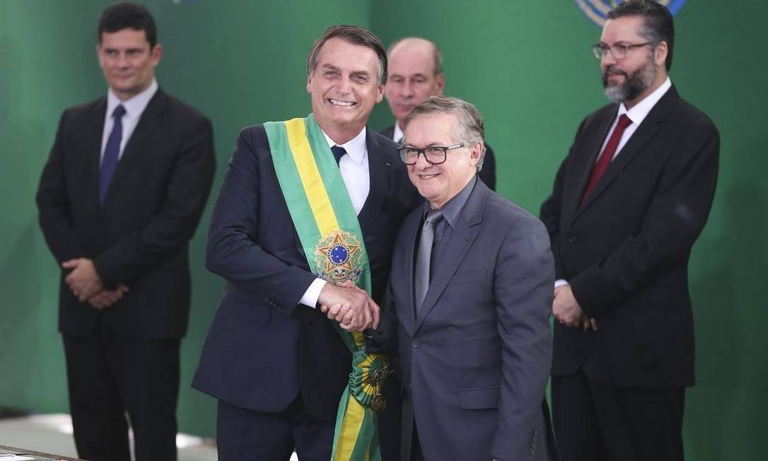 Bolsonaro e Vélez Rodrígues, ministro da Educação