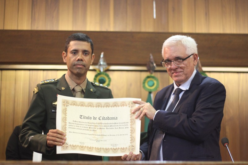 Coronel Alerrandro Leal Farias e deputado Themístocles Filho