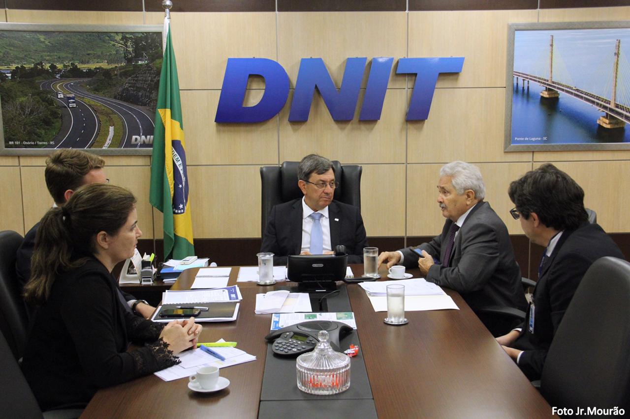 Senador  Elmano Férrer (PODEMOS-PI) com o Diretor-Geral do DNIT, Antônio Leite Santos Filho