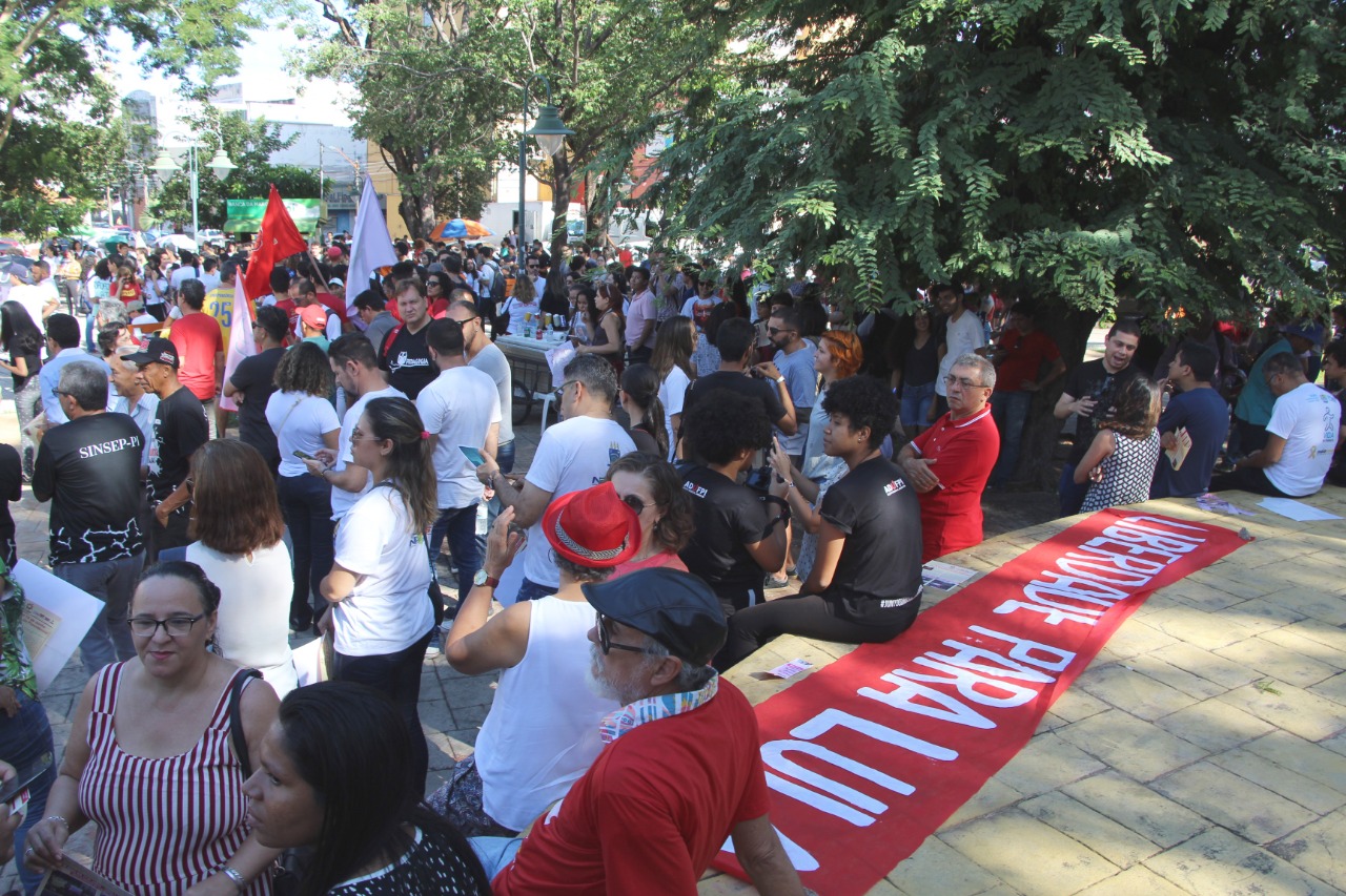 Estudantes voltam às ruas para protestar contra Governo Bolsonaro