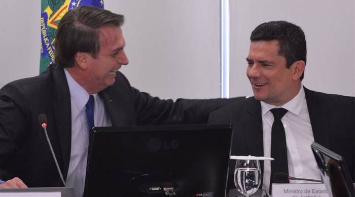 Bolsonaro quer manter Moro sob controle com promessa de cargo de ministro do STF