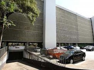 Apartamentos de até R$ 1,5 milhão da Câmara guardam entulho em Brasília
