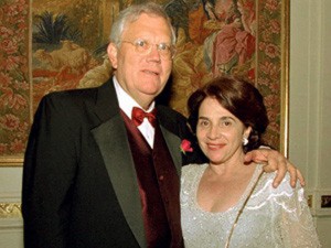 Joelmir Beting e sua mulher em Nova York; coma é irreversível