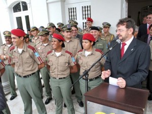 O governador Wilson Martins empossa policiais militares