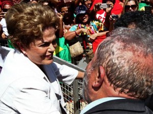 Dilma recebeu o carinho do povo  ao deixar o Palácio do Planalto