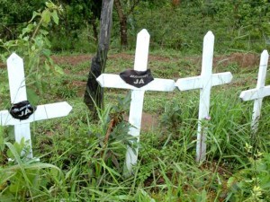 As cruzes lembram os mortos na chacina de Unaí