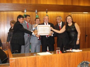 Ex-presidente Lula com Wellington Dias e deputados autores da concessão da cidadania
