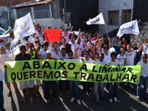 Dezenas de divulgadores da TelexFree realizaram uma carreata na tarde desta segunda-feira (1º) nas ruas de Aracaju em  protesto a decisão da Justiça d