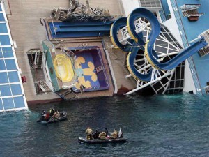 As equipes de resgate italianas localizaram mais cinco corpos no interior do navio Costa Concordia, que naufragou na sexta-feira (13), elevando para 1