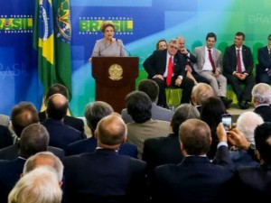 Dilma Rousseff discursa para juristas