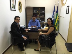 Zé Santana, a prefeita Renata Coelho (PMDB) e o secretário Fábio Abreu