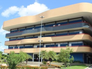 Tribunal de Contas do Piauí determina bloqueio das contas de 17 prefeituras.