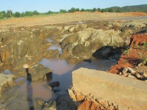 Erosão na barragem de Queimada Nova