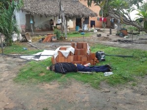 Corpo foi encontrado em um terreno próximo a uma casa