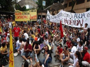 Protestos contra a falta de água em São Paulo levou centenas de pessoas
