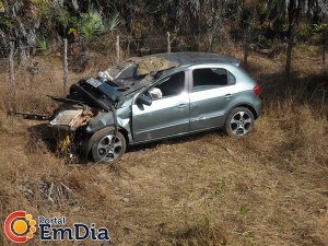 O carro ficou destruído