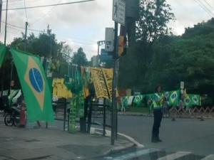 Virou negócio: cartazes e camisetas contra Dilma sendo vendidos