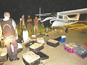 Avião apreendido no Ceará com 400 quilos de pasta base de cocaína