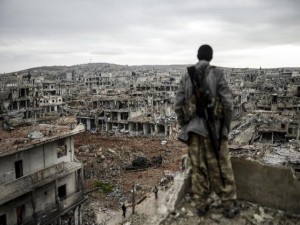Cidade curda da Síria destruída durante os combates com o EI